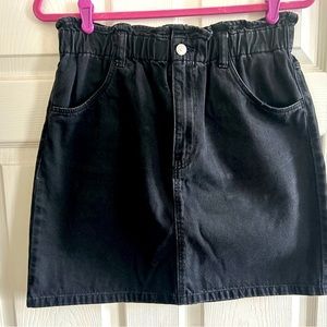 Women’s size 10 H&M black denim paper bag waist skirt.